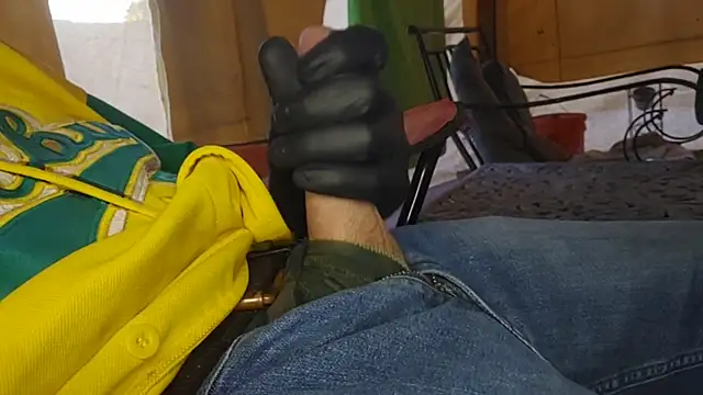 bwcbeat83 online show from 12/04/25, 11:46