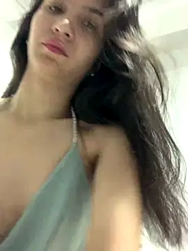 Bella still online show from 09/16/25, 12:50