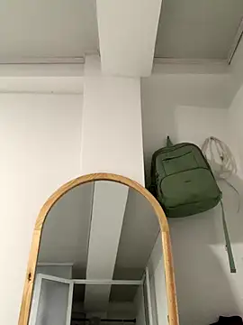 Bella still online show from 10/07/25, 01:08