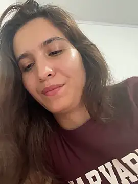 Bella still online show from 04/19/26, 07:49