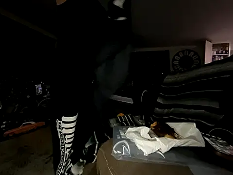 Snapshot of hornycouple818 chatting on 09/16/25, 01:01 hornycouple818 online show from 09/16/25, 01:01