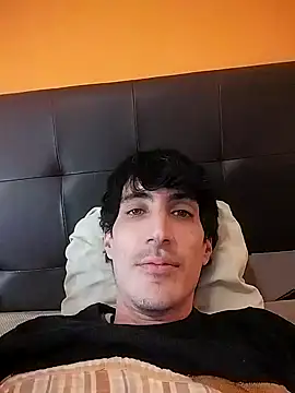 Snapshot of moutt99 chatting on 01/15/25, 01:20 moutt99 online show from 01/15/25, 01:20