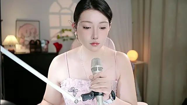 Snapshot of Dou-Dou-er chatting on 10/05/25, 07:28 Dou-Dou-er online show from 10/05/25, 07:28