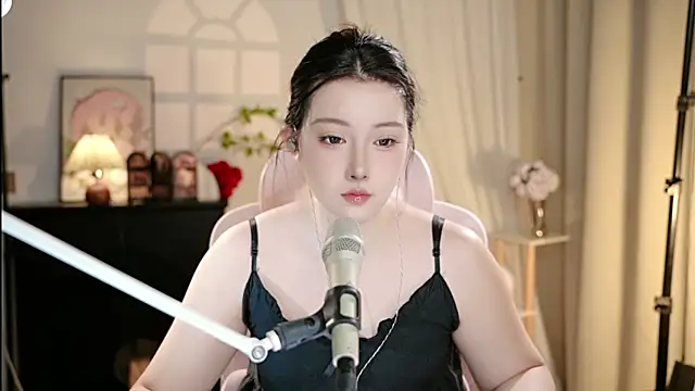 Dou-Dou-er online show from 10/11/25, 12:04