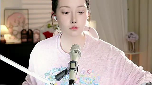 Snapshot of Dou-Dou-er chatting on 10/19/25, 01:34 Dou-Dou-er online show from 10/19/25, 01:34