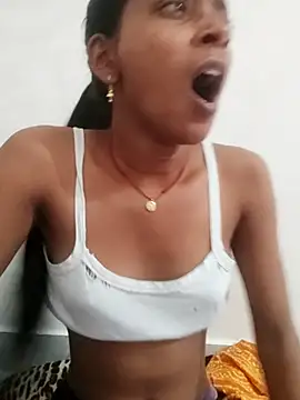 Snapshot of Divya-2007 chatting on 11/11/25, 02:44 Divya-2007 online show from 11/11/25, 02:44