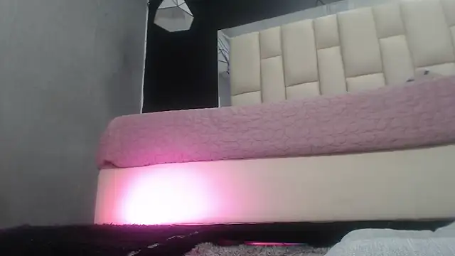 Auroraa miller online show from 01/15/25, 01:20