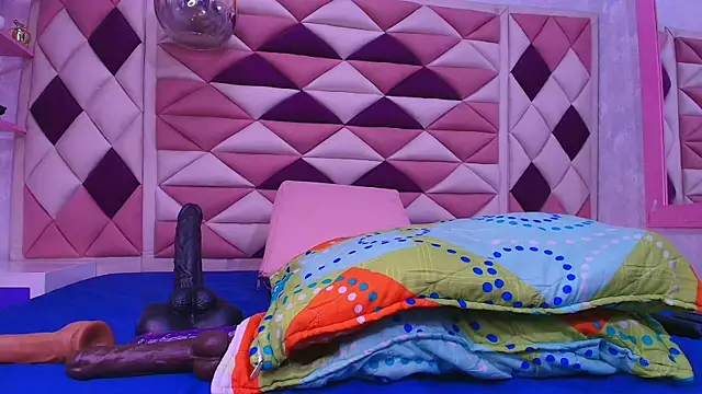 Auroraa miller online show from 11/09/25, 12:03