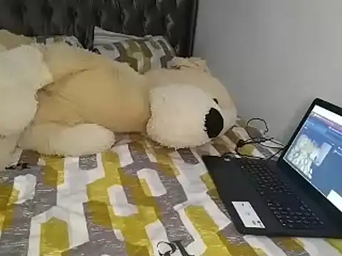 Chandy012 online show from 12/16/25, 02:44