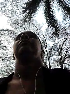 Snapshot of squirt-secret chatting on 03/21/25, 11:33 squirt-secret online show from 03/21/25, 11:33