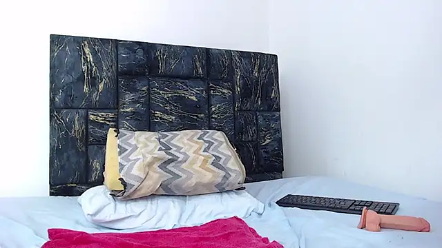 loretahorny online show from 02/12/25, 07:35