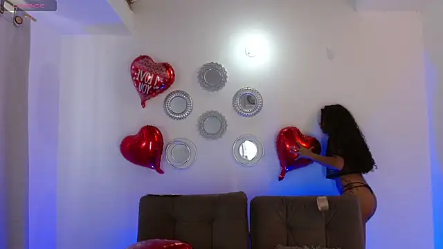 Snapshot of lucie_petite chatting on 02/12/25, 06:40 lucie petite online show from 02/12/25, 06:40