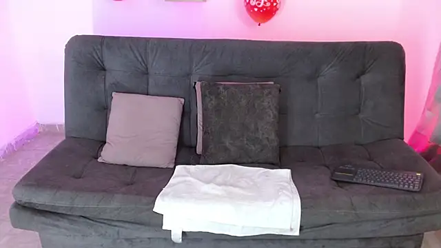 Snapshot of lucie_petite chatting on 02/17/25, 10:03 lucie petite online show from 02/17/25, 10:03