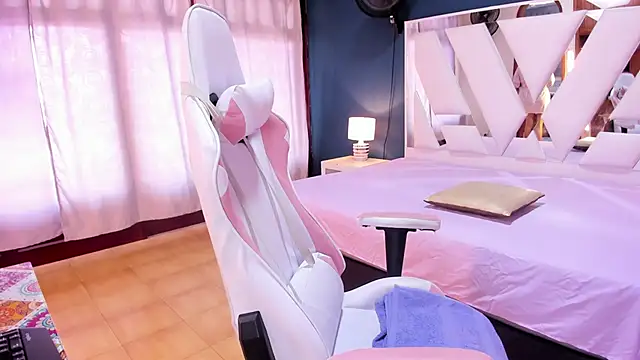 Snapshot of Alondra_Cutie chatting on 01/24/25, 06:25 Alondra Cutie online show from 01/24/25, 06:25