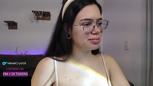 crystalll room online show from 10/08/25, 07:39