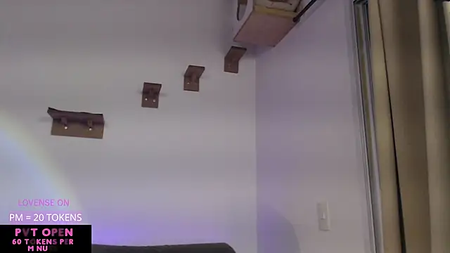 crystalll room online show from 04/11/26, 12:37