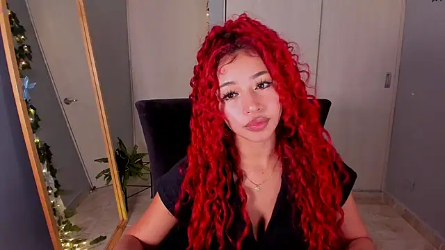 Snapshot of Curly915 chatting on 09/14/25, 12:32 Curly915 online show from 09/14/25, 12:32