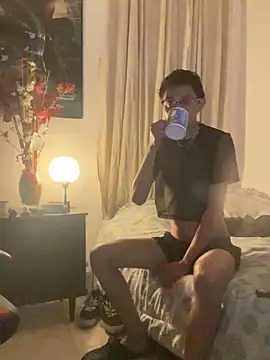 Snapshot of darkdesire_01 chatting on 01/25/25, 01:32 darkdesire 01 online show from 01/25/25, 01:32