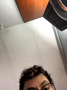 Snapshot of darkdesire_01 chatting on 09/15/25, 01:27 darkdesire 01 online show from 09/15/25, 01:27