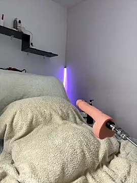 Snapshot of darkdesire_01 chatting on 10/28/25, 02:48 darkdesire 01 online show from 10/28/25, 02:48