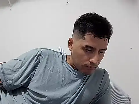 Snapshot of PerroDemonioHot chatting on 09/19/25, 04:03 PerroDemonioHot online show from 09/19/25, 04:03