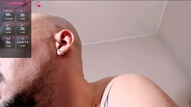 Snapshot of AssHunter4k chatting on 04/16/26, 08:04 AssHunter4k online show from 04/16/26, 08:04