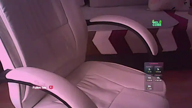 Snapshot of ur_sweet_berry chatting on 09/20/25, 01:50 ur sweet berry online show from 09/20/25, 01:50