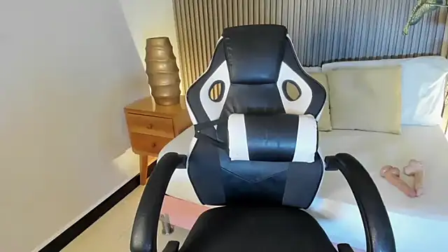 adarna13  online show from 11/12/25, 07:46