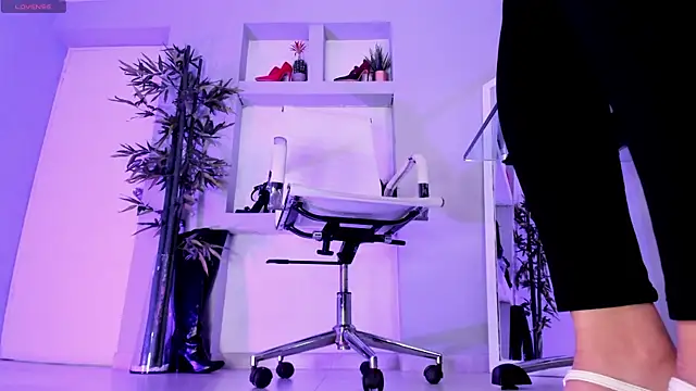 hannah howeell   online show from 01/22/25, 12:17