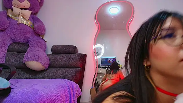 Snapshot of MiaFlamesxxx chatting on 12/14/25, 01:44 MiaFlamesxxx online show from 12/14/25, 01:44