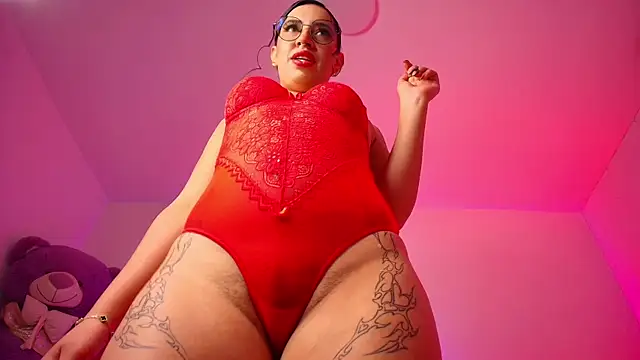 Snapshot of MiaFlamesxxx chatting on 12/16/25, 03:11 MiaFlamesxxx online show from 12/16/25, 03:11