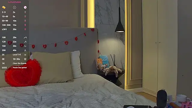 Snapshot of AmberShays chatting on 02/15/25, 09:15 AmberShays online show from 02/15/25, 09:15