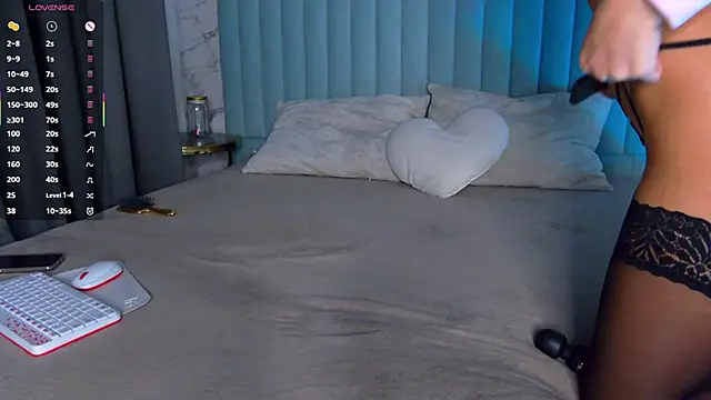 Snapshot of AmberShays chatting on 11/16/25, 04:23 AmberShays online show from 11/16/25, 04:23