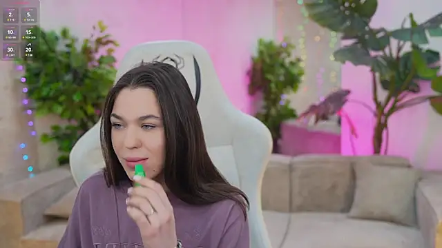 Snapshot of Roxi_Twix chatting on 02/07/25, 08:01 Roxi Twix online show from 02/07/25, 08:01