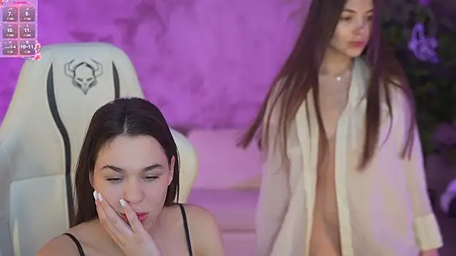 Snapshot of Roxi_Twix chatting on 02/09/25, 06:05 Roxi Twix online show from 02/09/25, 06:05