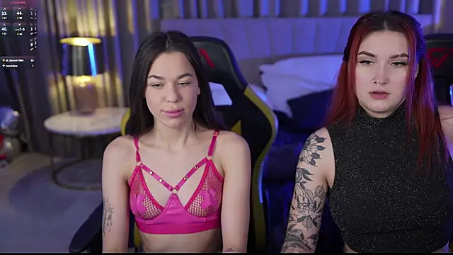 Snapshot of Roxi_Twix chatting on 02/19/25, 03:38 Roxi Twix online show from 02/19/25, 03:38