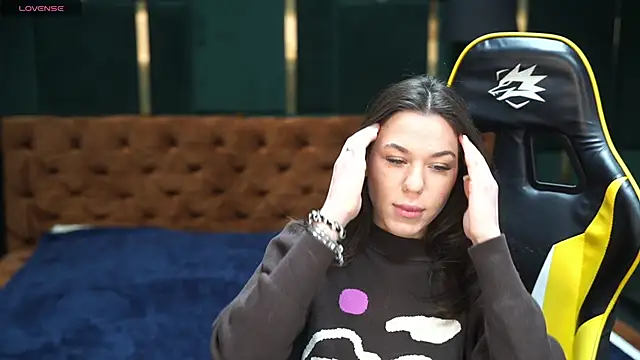 Snapshot of Roxi_Twix chatting on 03/14/25, 07:37 Roxi Twix online show from 03/14/25, 07:37