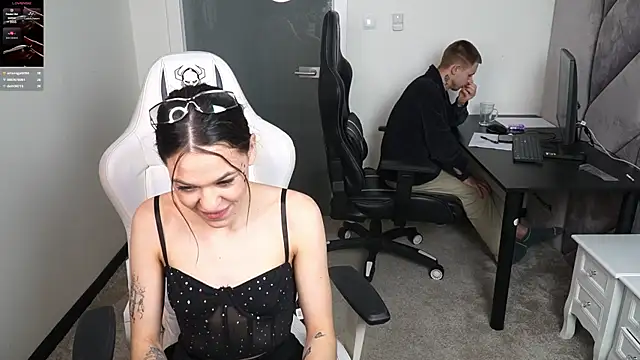 Snapshot of Roxi_Twix chatting on 03/22/25, 10:26 Roxi Twix online show from 03/22/25, 10:26