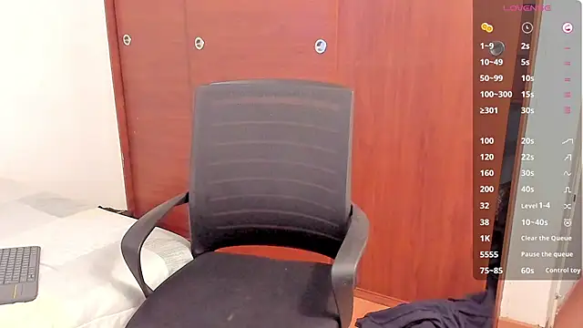 Snapshot of dylanspencer28 chatting on 02/25/25, 10:18 dylanspencer28 online show from 02/25/25, 10:18