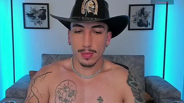 Snapshot of dylanspencer28 chatting on 10/15/25, 10:43 dylanspencer28 online show from 10/15/25, 10:43