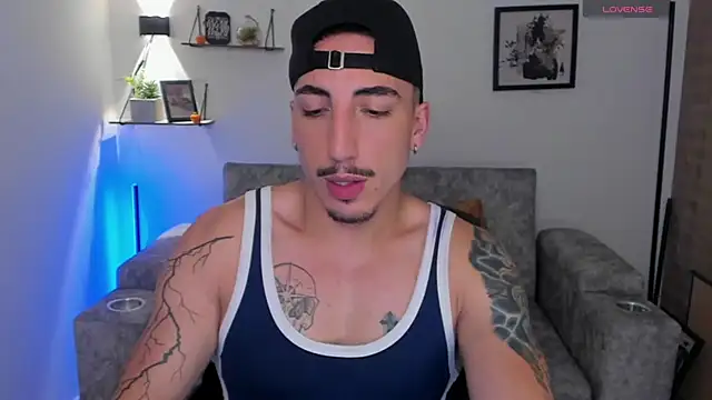 Snapshot of dylanspencer28 chatting on 10/20/25, 11:27 dylanspencer28 online show from 10/20/25, 11:27