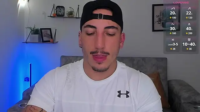 Snapshot of dylanspencer28 chatting on 10/25/25, 03:03 dylanspencer28 online show from 10/25/25, 03:03