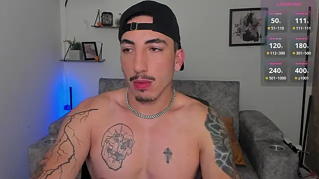 Snapshot of dylanspencer28 chatting on 10/30/25, 02:13 dylanspencer28 online show from 10/30/25, 02:13