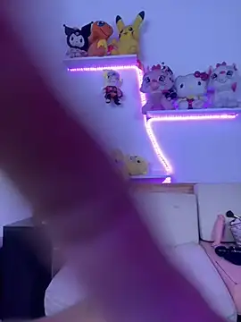 Snapshot of Michell_sr chatting on 01/27/25, 03:37 Michell sr online show from 01/27/25, 03:37