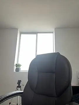 Snapshot of Michell_sr chatting on 10/18/25, 08:20 Michell sr online show from 10/18/25, 08:20