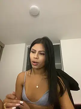 Snapshot of Michell_sr chatting on 10/25/25, 01:13 Michell sr online show from 10/25/25, 01:13