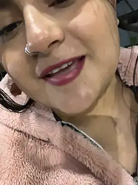 Snapshot of VanneCute1 chatting on 01/22/25, 06:52 VanneCute1 online show from 01/22/25, 06:52