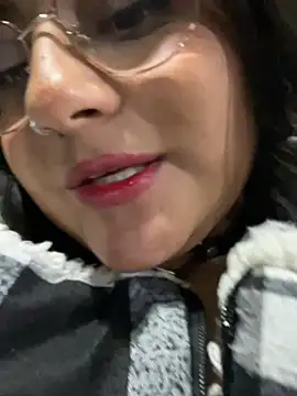 Snapshot of VanneCute1 chatting on 01/26/25, 03:27 VanneCute1 online show from 01/26/25, 03:27