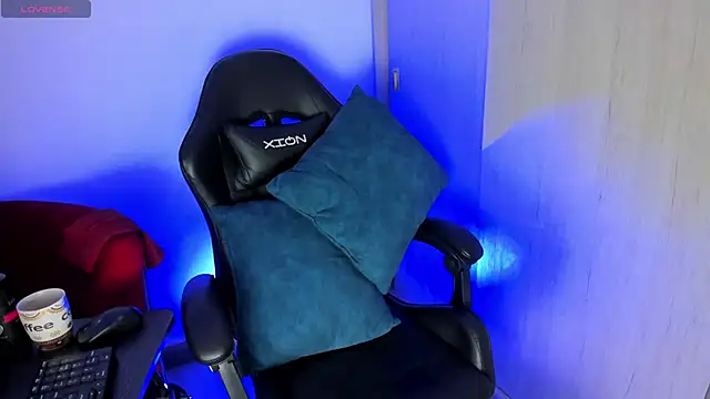 Snapshot of VanneCute1 chatting on 10/12/25, 05:17 VanneCute1 online show from 10/12/25, 05:17