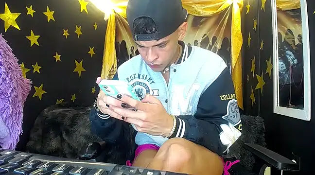 Snapshot of SoyAntho_ABR chatting on 01/19/25, 02:25 SoyAntho ABR online show from 01/19/25, 02:25